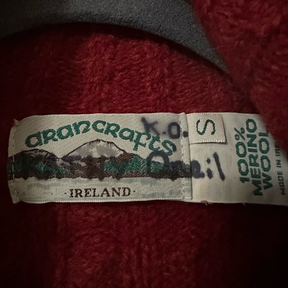 Cozy Red Aran 100 % Merino Wool Cable Knit Sweater - Picture 3 of 4